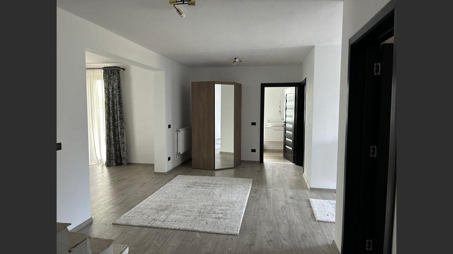 Casă frumoasă 4 camere, Strada Ana Ipatescu, Tg-Jiu - 3