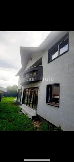 Casa de vanzare plus spatiu comercial