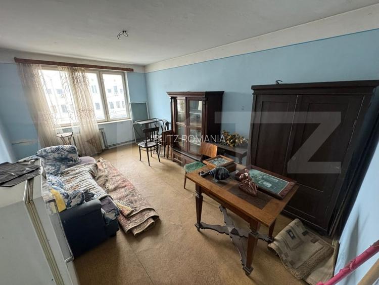 Apartament 2 camere, decomandat, etaj 2 (NECESITA RENOVARE)