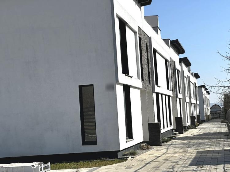 Vila Insiruita Noua la Cheie P+1 Finisata Incalzire pard Balcon Parcare Curte - 1