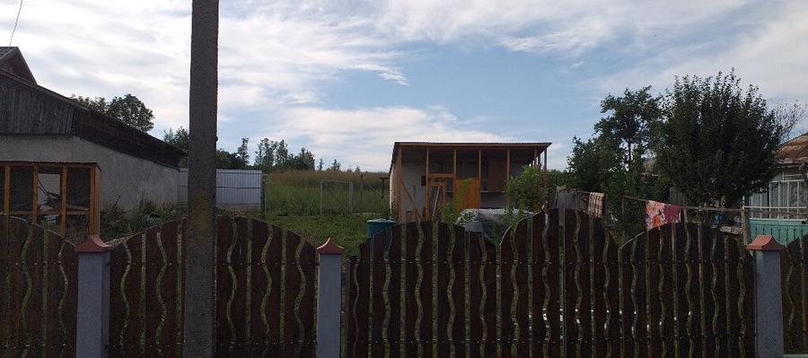 Casa, teren ?i anexe. In Boto?ani, Un?eni, Burle?ti - 13