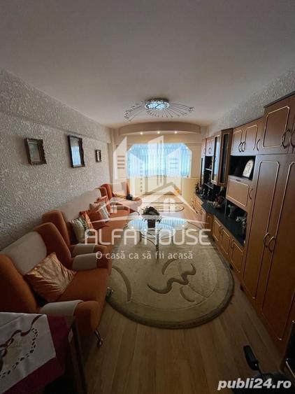 Inchiriez 2 camere Decomandat zona Micro 4 - 5