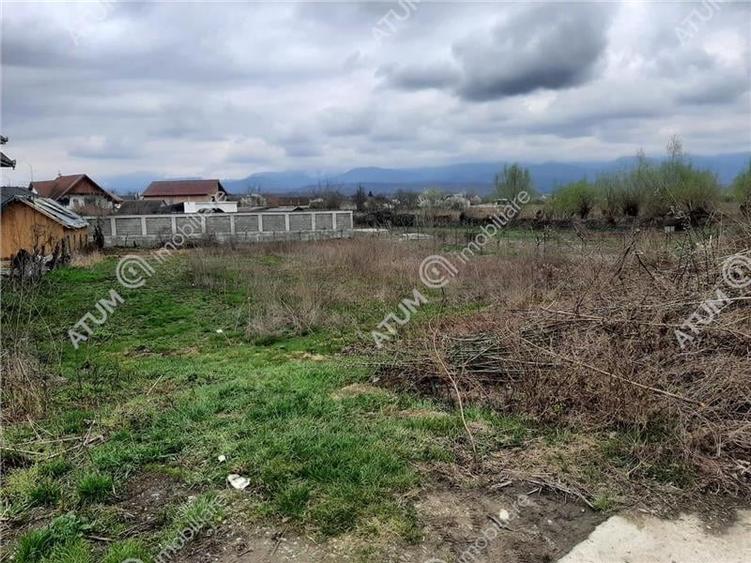 Teren intravilan 1300 mp de vanzare pe Valea Avrigului, drum asfaltat - 1