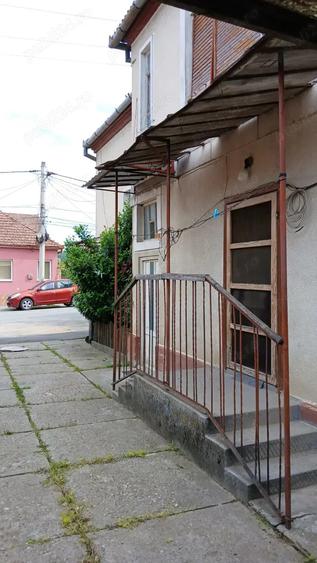 Proprietate deosebita ideala pentru o familie numeroasa sau investitie - 3