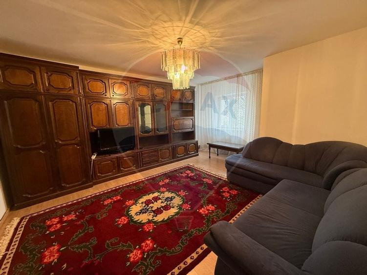 Apartament cu 3 camere de închiriat în zona 1 Mai - 7