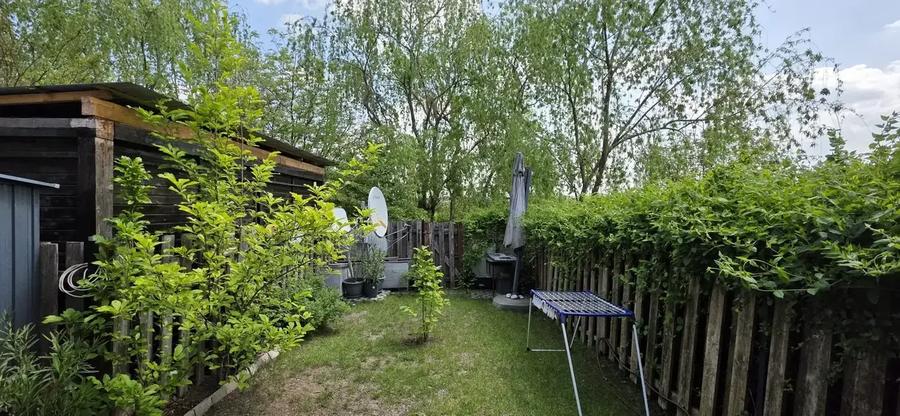 Apartament cu 3 camere semidecomandat, mobilat în Tunari