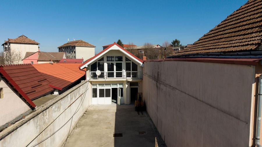 Spațiu comercial pe 2 nivele în Caransebeș - 1