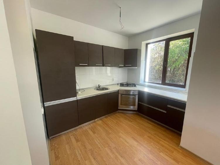 Casa solida, moderna si luminoasa; liniste totala in natura! - 6