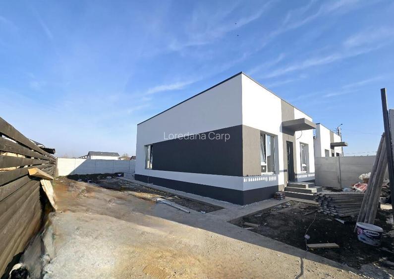 Casa mediteraneana - 3 camere - placa de beton - beci - geamuri tripan