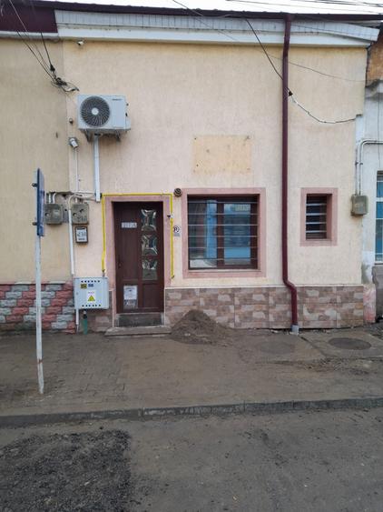 Vand garsoniera in zona centrala sau spatiu comercial - 8