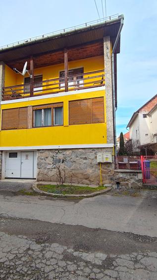 Casa 6 camere in Cisnadie cu garaj si teren 250 mp - 1