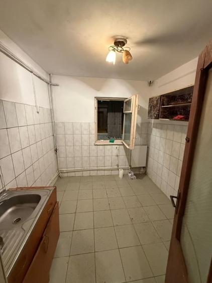 Etaj 2 - Dacia - Piata - 3 camere decomandat - liber - 2