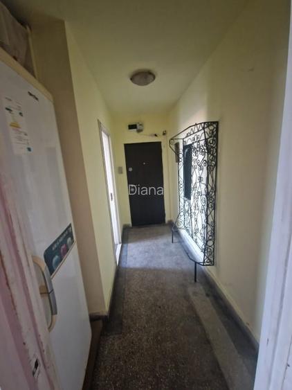 Vand apartament 3 camere Vand apartament 3 camere