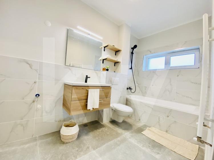 Apartament cu 3 camere decomandat în Exterior Vest