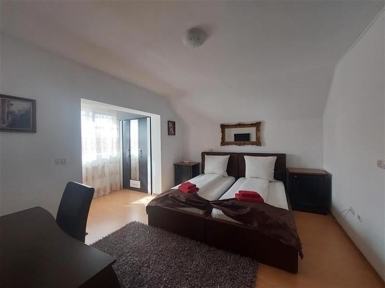 Casa cu 10 camere pentru pensiune sau locuit - 13