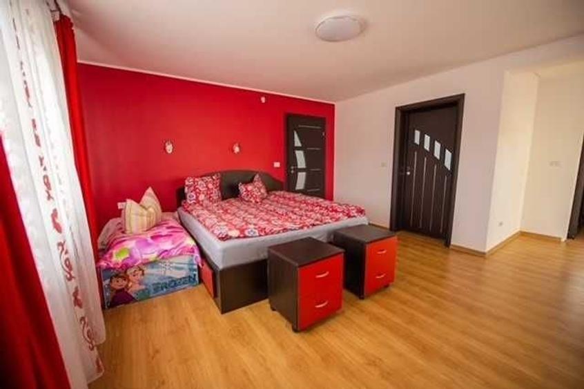 Casă cu 4 camere cu Teren 1400 Mp în Central