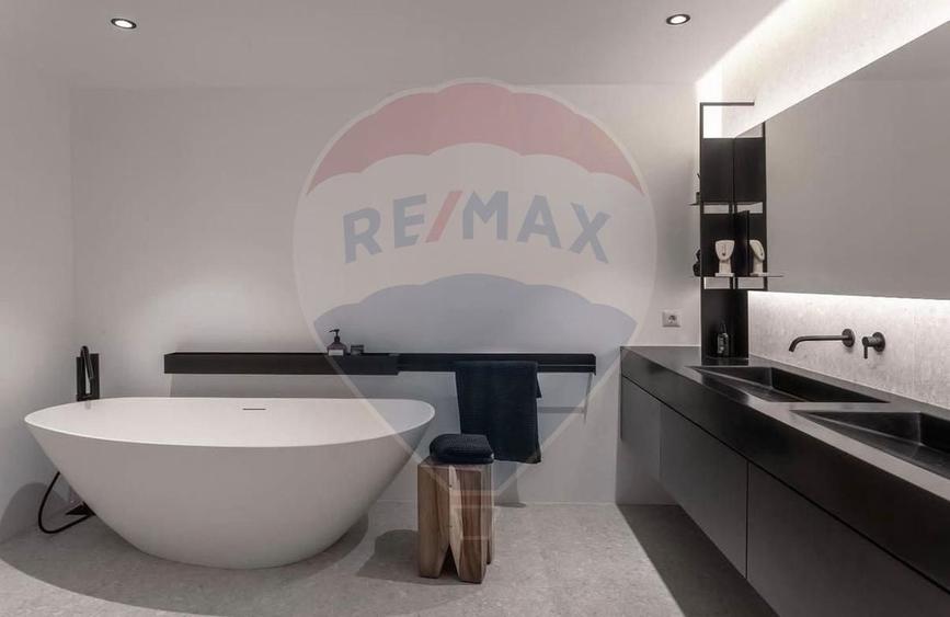 Apartament cu 5 camere semidecomandat, mobilat în Bună Ziua