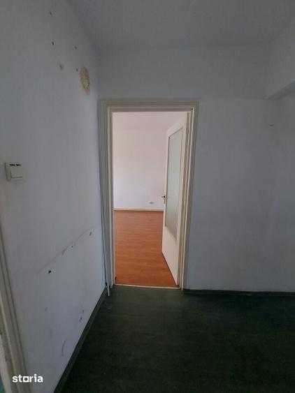 Apartament cu 3 camere în Calea București