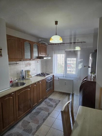 Apartament cu 3 camere decomandat în Drumul Taberei
