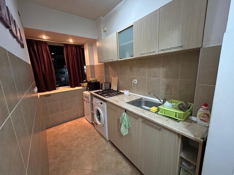 Apartament cu 2 camere semidecomandat în P-ța Universității