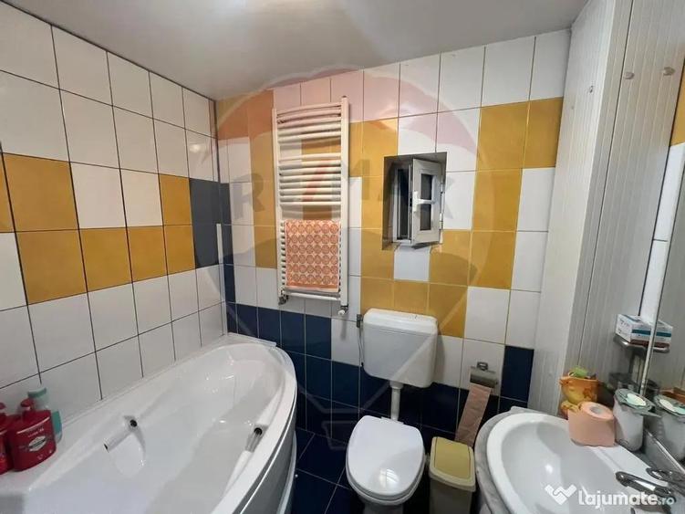 Apartament cu 4 camere decomandat în Central