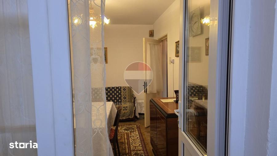 Apartament cu 3 camere semidecomandat în Central