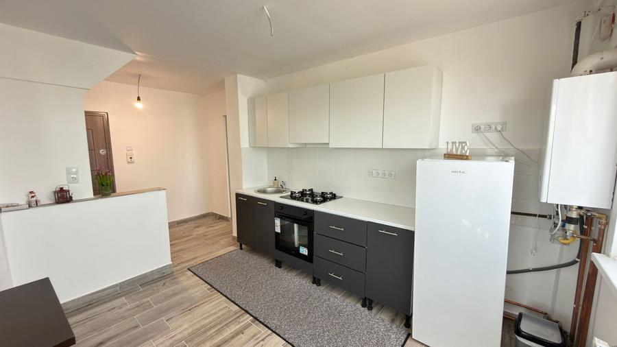 Apartament cu 2 camere semidecomandat, mobilat în Est