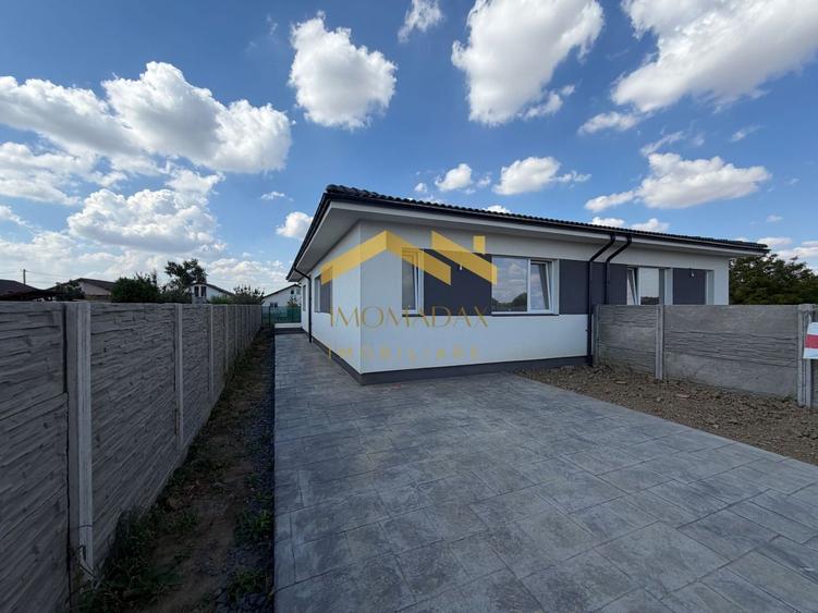 Duplex cu 3 camere cu Canalizare în Bucovăț (Remetea Mare)