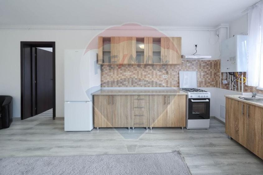 Apartament cu 2 camere semidecomandat în Sânpetru