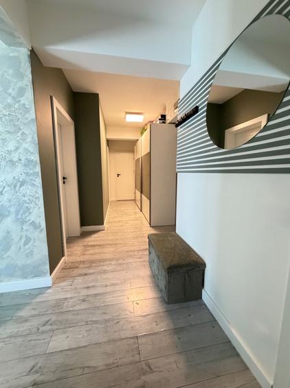 Apartament cu 4 camere decomandat în Lotus