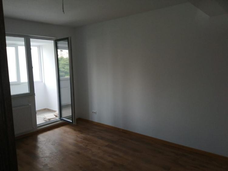Apartament cu 3 camere decomandat în Brâncoveanu