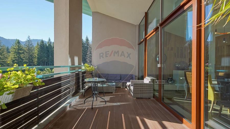 Apartament cu 4 camere semidecomandat, mobilat în Poiana Brașov
