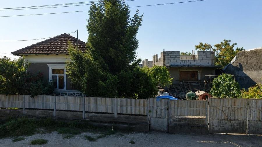 Casă individuală cu 3 camere cu Teren 1800 Mp în Central