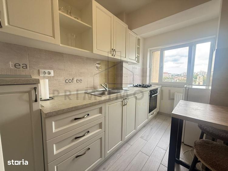 Apartament cu 2 camere decomandat în Hala Centrală