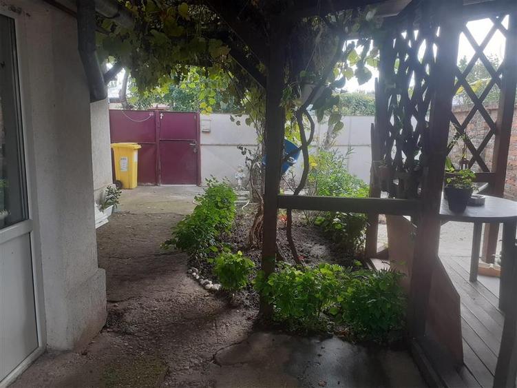 Casă cu 3 camere cu Teren 352 Mp în Chercea