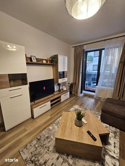 Apartament cu 3 camere semidecomandat în Aviației