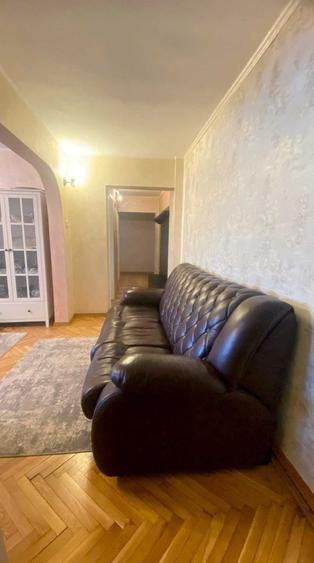 Apartament cu 4 camere decomandat în George Enescu