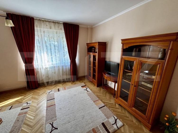 Apartament cu 4 camere decomandat în Central