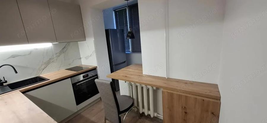 Apartament cu 3 camere decomandat în P-ța Unirii