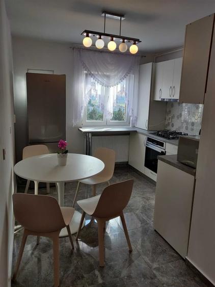Apartament cu 3 camere decomandat în Central