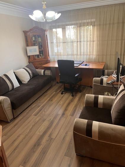 Apartament cu 3 camere decomandat în Șcheia