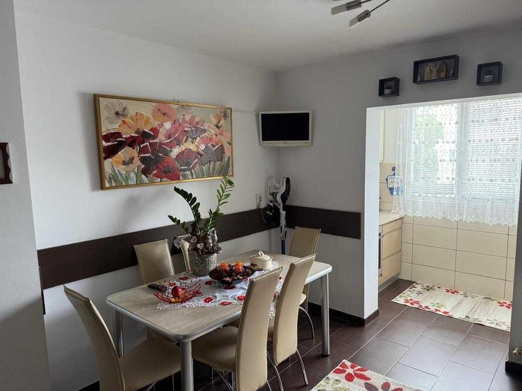 Apartament cu 3 camere decomandat în Cheriu
