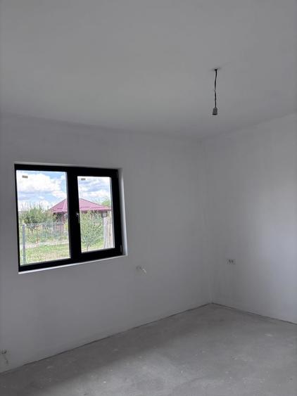 Casă cu 3 camere în Dumitrana