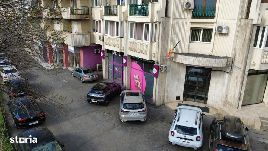 SPATIU COMERCIAL URANUS - INTRE CATEDRALA SI CASA POPORULUI -2600 E/MP - 4