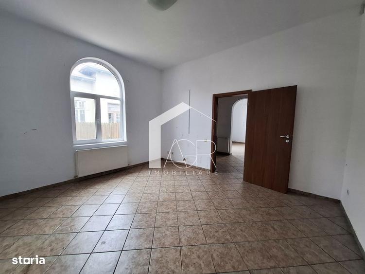 Casa cu 4 camere, zona Central - 13