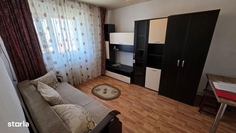 Vand garsoniera et. 4 zona Spital - 3