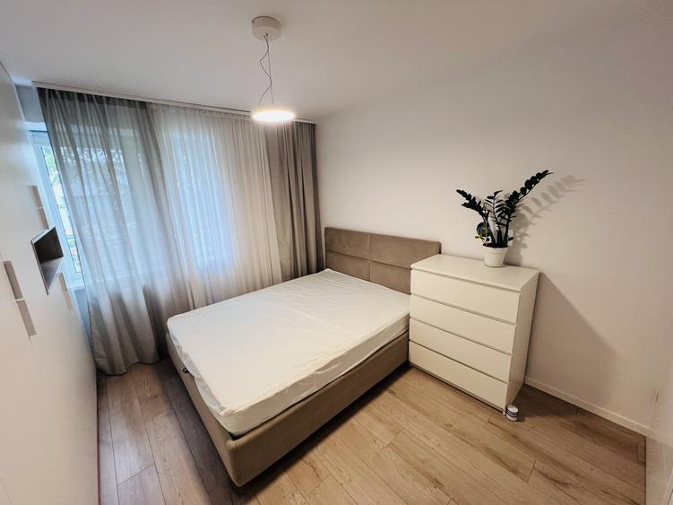 Apartament cu 3 camere semidecomandat, mobilat în Parcul Circului