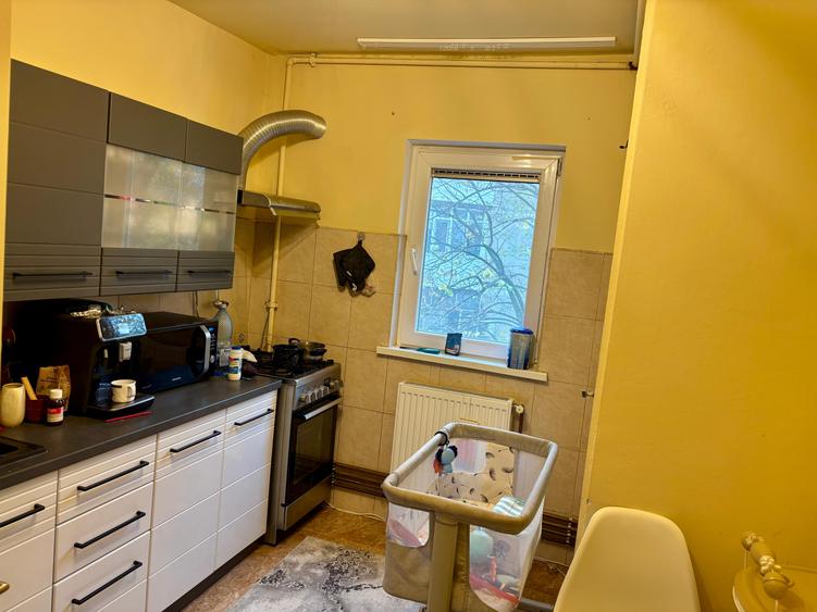 Apartament 3 camere decomandat Dambovita vedere pe doua parti etaj 3 amenajat - 1