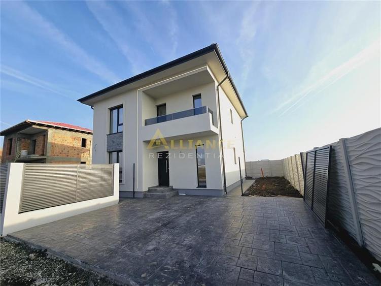 Vila individuala - 4 camere - 3 bai - beci - pod - 2 min de bulevardul principal - 1