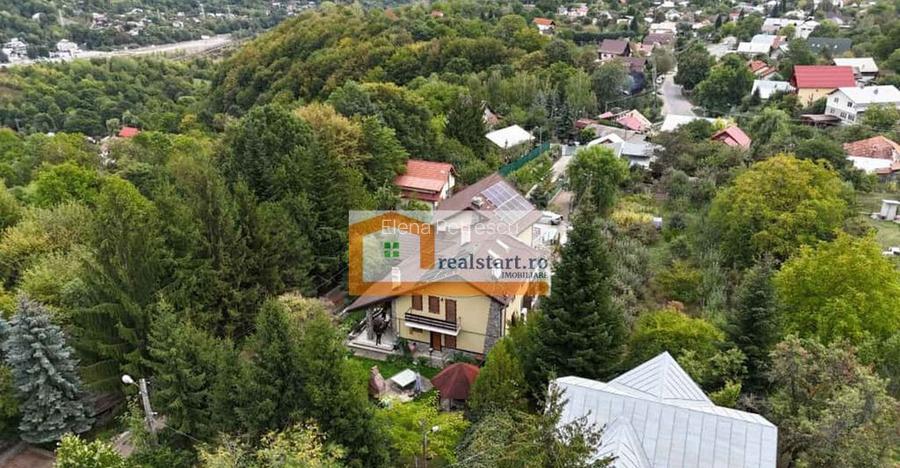 Vedere padure, panouri solare si fotovoltaice, pompa de c... Vedere padure, panouri solare si fotovoltaice, pompa de c...